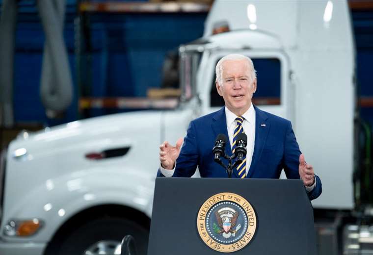 Biden hace un emotivo reclamo contra las armas de fuego en EE. UU.