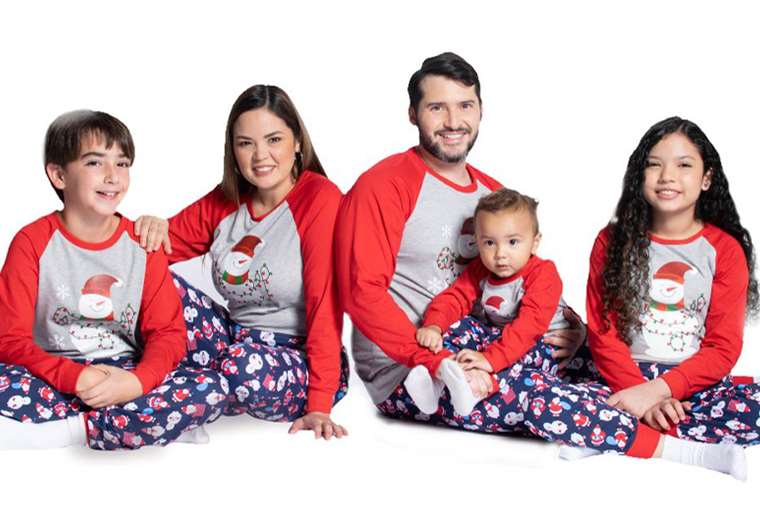 Ideas para que toda la familia luzca una pijama navideña