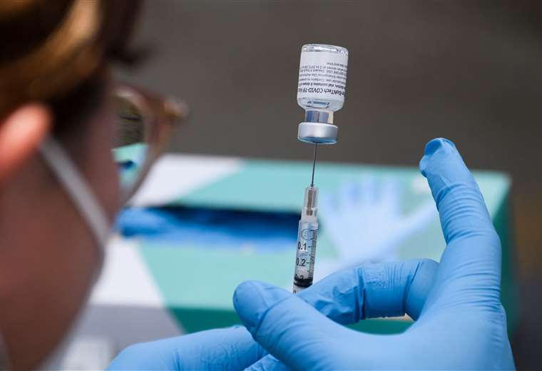 Comisión dice a ministra que, por ahora, "se mantienen términos de obligatoriedad" de vacuna