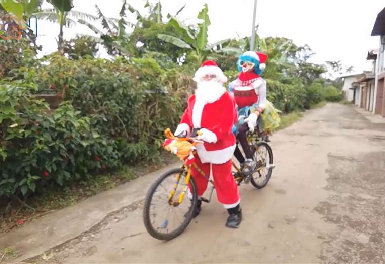 ¡Papá Noel anda en bicicleta por Heredia!