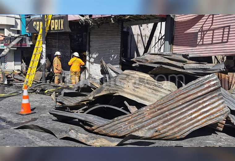 Víctimas de mortal incendio en hotel eran huéspedes
