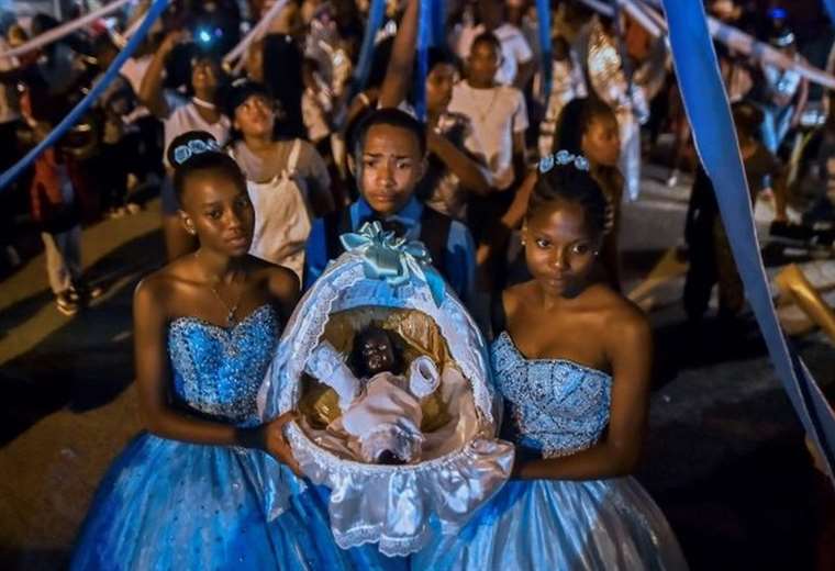 El pueblo de Colombia que celebra Navidad en febrero y con un Niño Dios negro 