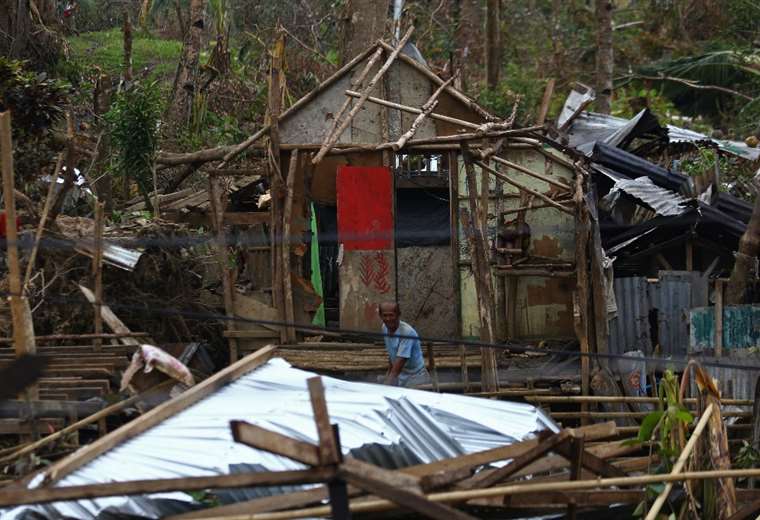 Aumenta a 388 número de muertos por tifón en Filipinas