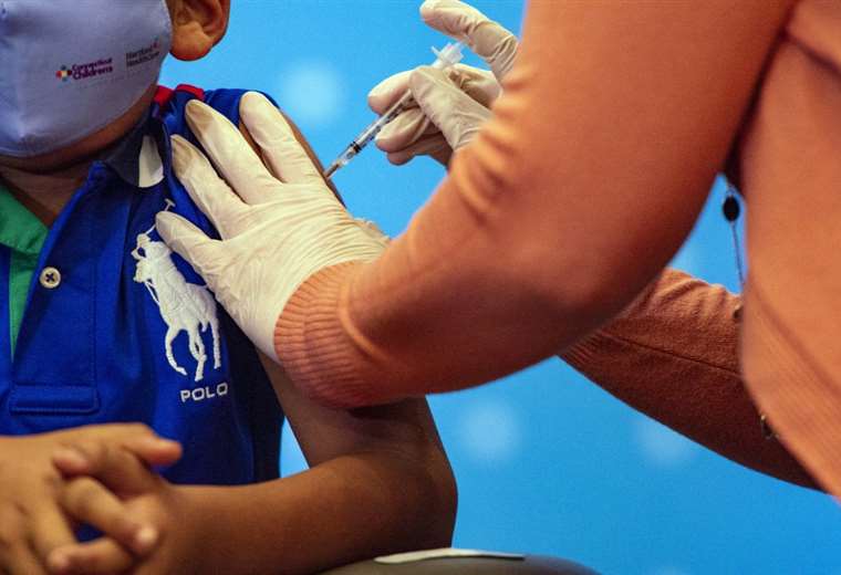 Costa Rica apostará a vacunación infantil y terceras dosis para reducir impacto de COVID-19 en 2022