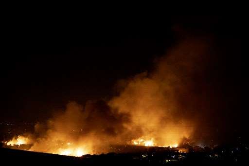 Centenas de hogares potencialmente arrasados por incendio forestal en EE. UU.
