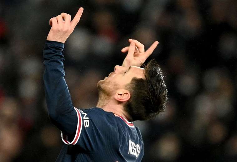 PSG golea con doblete de Messi y avanza a octavos de final 