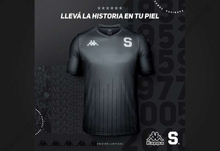 Saprissa resalta sus logros en nueva camiseta para sus aficionados