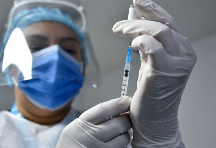 COVID-19: ¿Sería fácil actualizar las vacunas si el virus se vuelve resistente?