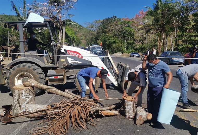 Bloqueo en la Costanera: vecinos protestan por recolección de basura