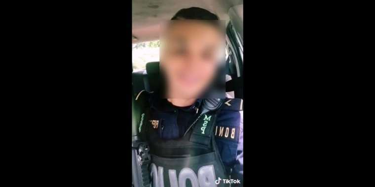 Oficiales de Fuerza Pública se exponen a sanciones por usar uniforme en TikTok