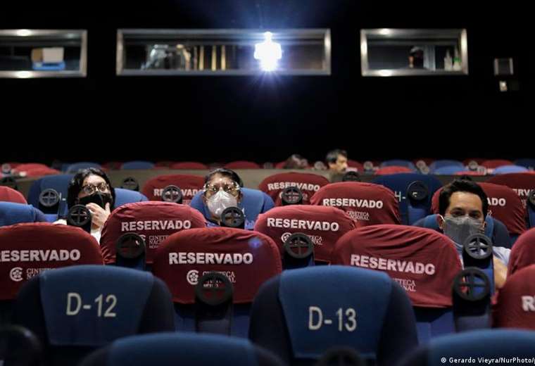 México prohíbe el doblaje de películas en las salas cines