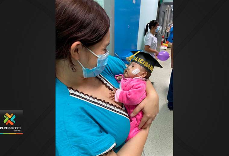 Tras cuatro meses de lucha, bebé prematura se "gradúa" de UCI Neonatal
