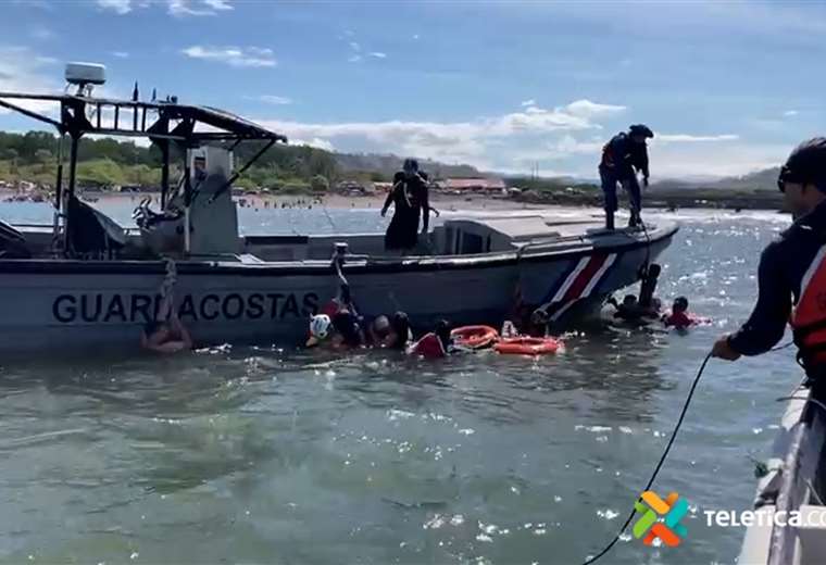 ¡Minutos de angustia! Video muestra rescate de 8 personas en Caldera