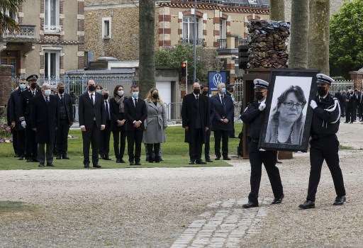 Francia rinde homenaje a policía asesinada en ataque con cuchillo