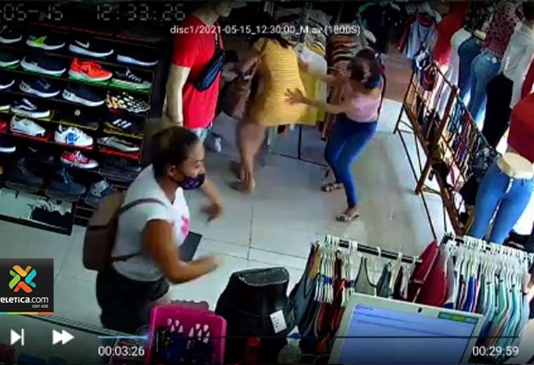 Video muestra pánico de clientes de tienda al momento de balacera