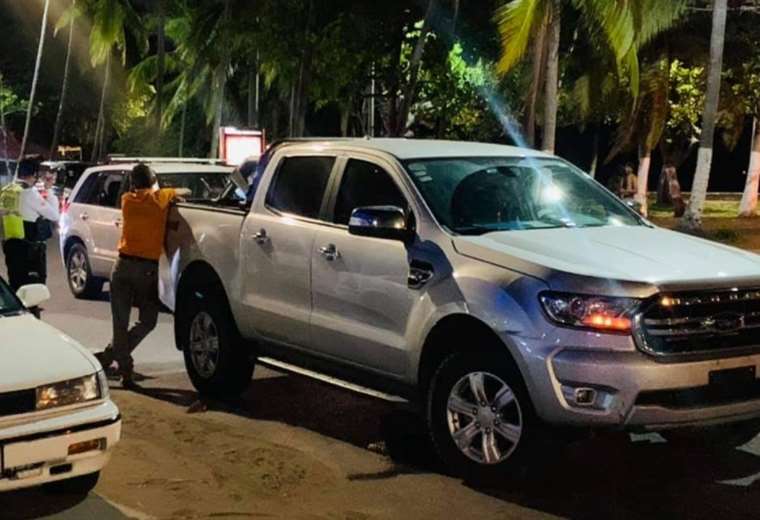 Le quitan placas al carro del alcalde de Puntarenas por restricción vehicular