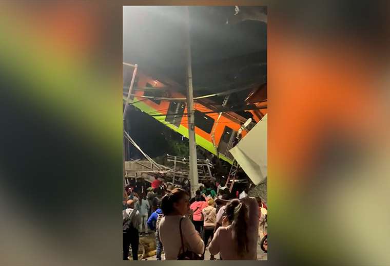 Video: Línea del metro colapsa y vagones caen al vacío en México