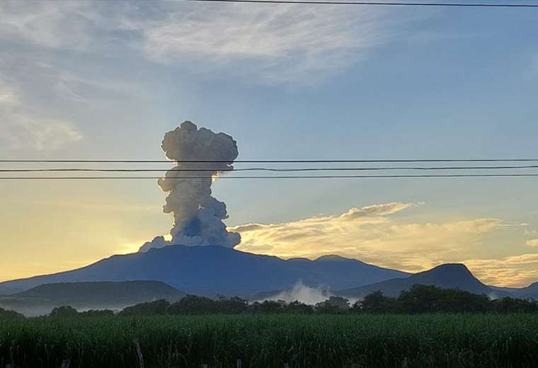 Video: Volcán Rincón de la Vieja hace erupción de 2 kilómetros de altura