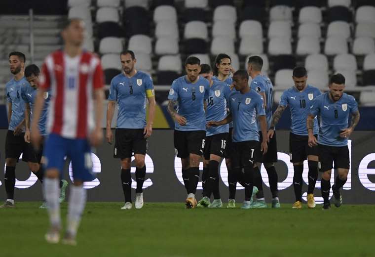 Suárez y Cavani lucharán por sellar boleto de Uruguay al Mundial