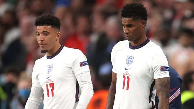 Ataques racistas contra los jugadores ingleses que fallaron sus penales en la final