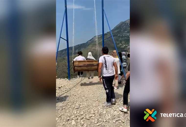Video: turistas caen de columpio a una altura de 1.500 metros