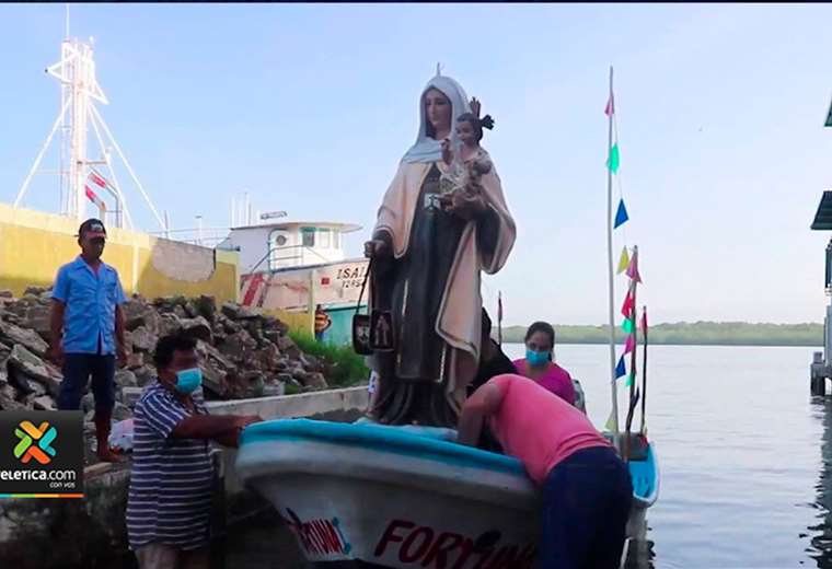Pequeña panga llevó imagen de Virgen del Mar en procesión de embarcaciones