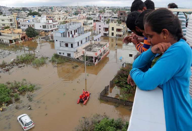 Al menos 79 muertos y decenas de desaparecidos por lluvias en India
