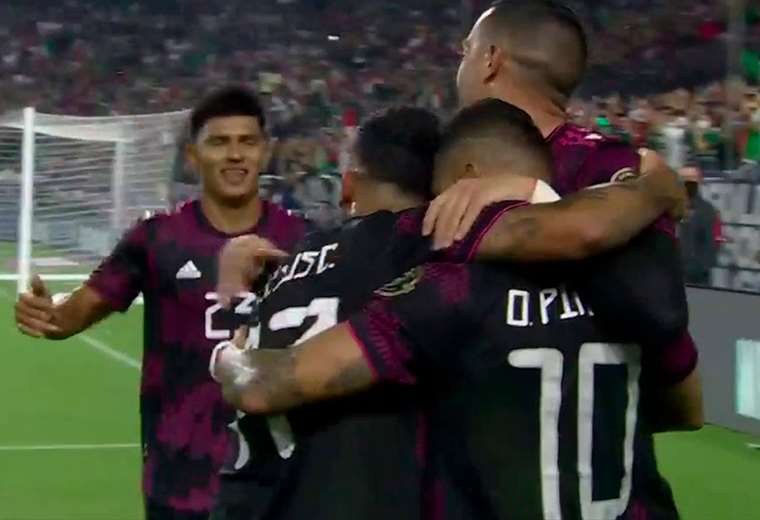 México golea 3-0 a Honduras y dice presente en semifinales de Copa Oro
