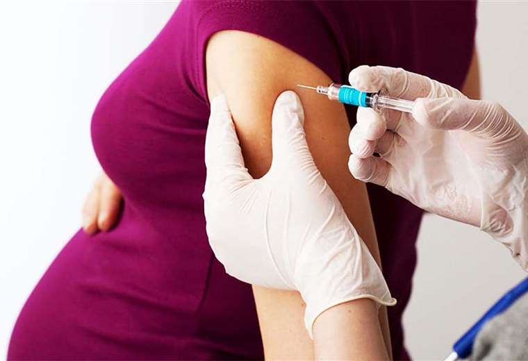 Embarazadas recibirán vacunas anticovid con 21 días de diferencia