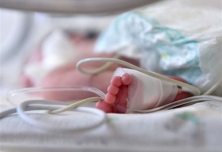 Otra víctima: bebé de mes y medio muere por causas asociadas al COVID-19