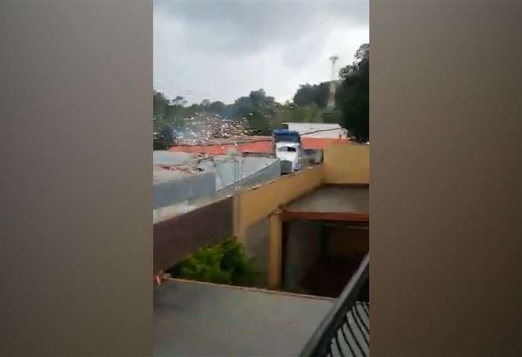 Video: torbellino destecha casas en Heredia