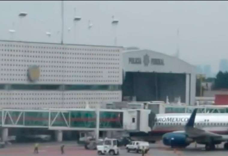 Tica que fue retenida en aeropuerto de México acudió al consulado de ese país