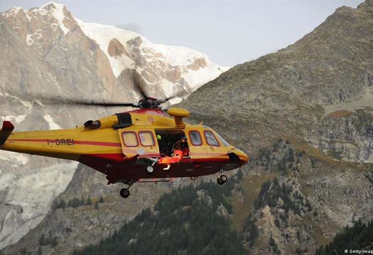 Se estrella un helicóptero de rescate francés en los Alpes