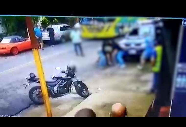 Video: discusión afuera de bar terminó en balacera y con un fallecido