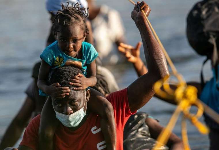 Cinco claves para entender por qué están llegando miles de haitianos a Estados Unidos