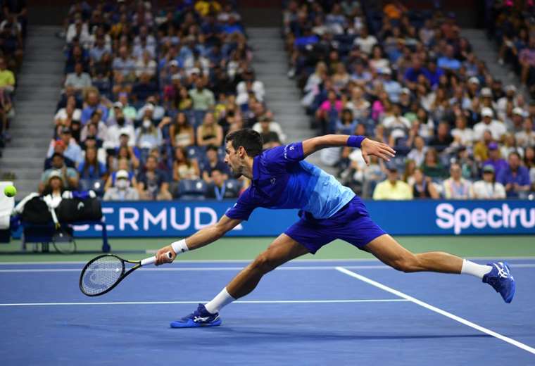 Djokovic pasa a segunda ronda de Wimbledon con más dificultad de lo previsto