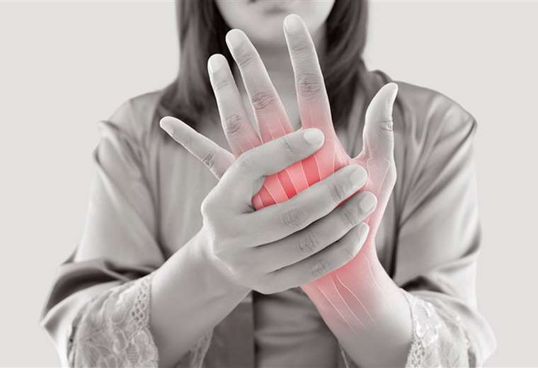 ¿Le duelen las manos? Un médico le ayuda a identificar las causas