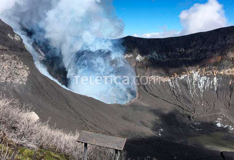 SINAC confirma ingreso ilegal de turistas a cráter principal poco antes de erupción del Turrialba