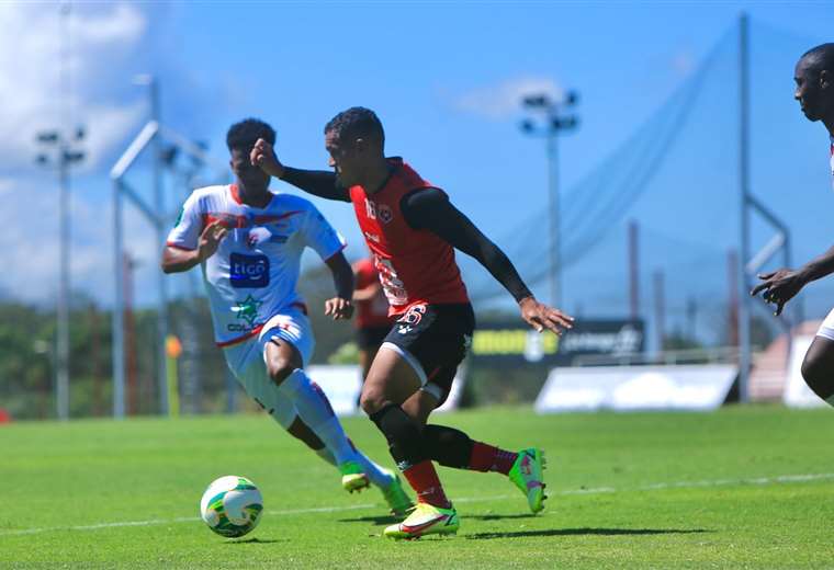 Jurguens Montenegro volvió a Alajuelense con gol en partido amistoso 
