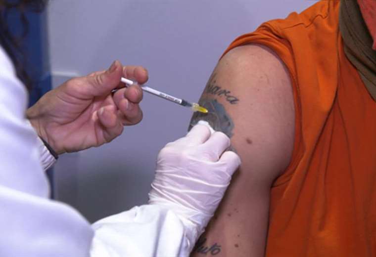 Italia impone desde hoy multas a mayores de 50 no vacunados