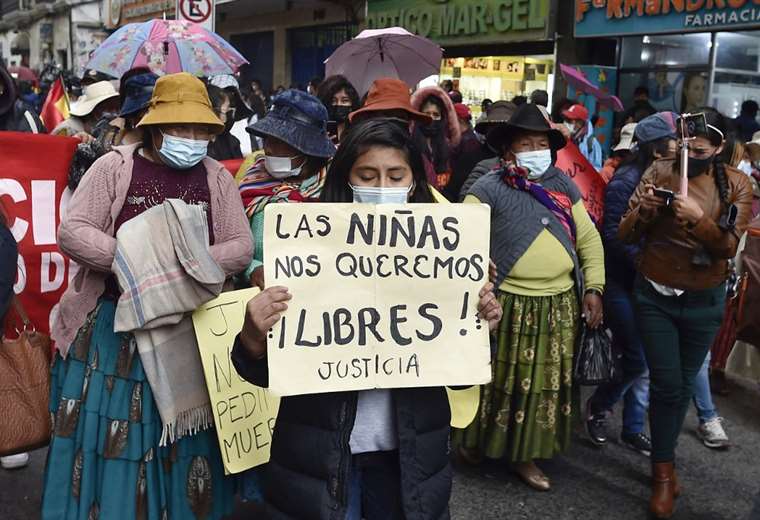 "¡Nos matan!": mujeres marchan contra violencia de género y justicia en Bolivia
