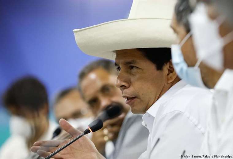 Presidenta del Congreso de Perú denunciada por conspirar contra Castillo