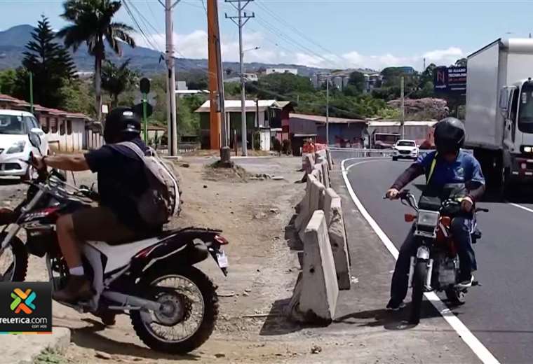 Motociclistas cometen imprudencias en la General Cañas para evitar pagar peaje