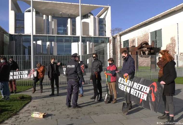 Activistas por el clima alemanes anuncian que bloquearán aeropuertos