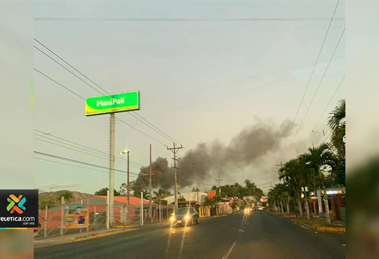 Incendio consume fábrica de muebles en Palmares