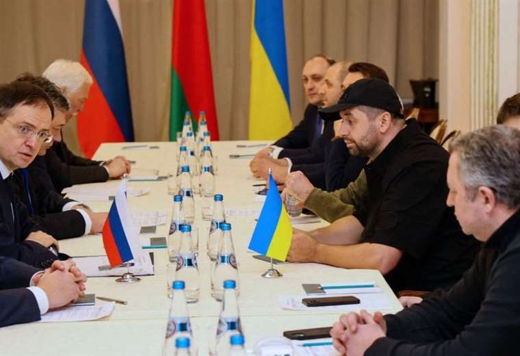 Ucrania y Rusia: ¿Qué pasó en el primer diálogo entre ambos países?