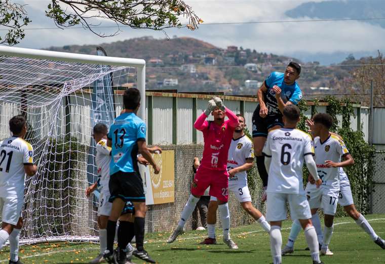 Puntarenas y Santa Ana lideran en la Liga de Ascenso