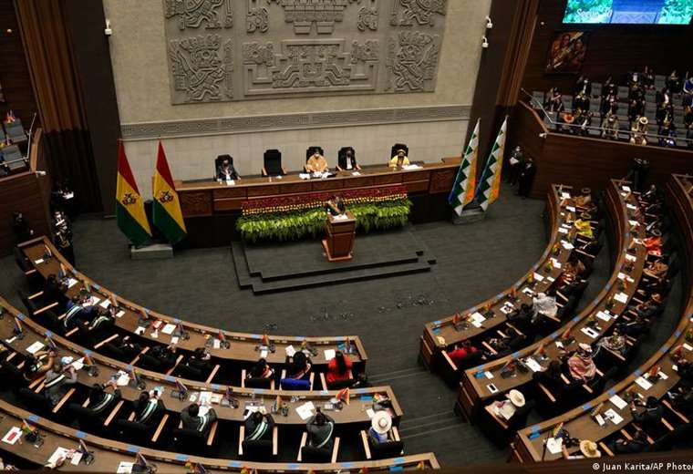 Bolivia: suspenden sesión parlamentaria por agresiones entre congresistas
