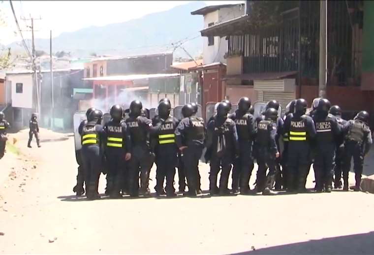 Policía mantiene fuerte presencia en La Carpio tras desalojo