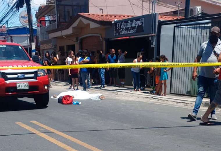 Hombre muere al ser atropellado por vagoneta en Alajuela
